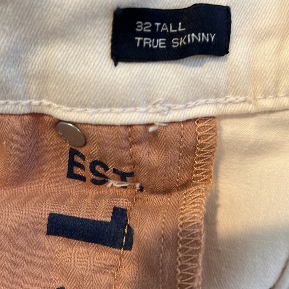 GAP true skinny jeans. White. Size 32 T (tall) - Picture 8 of 10
